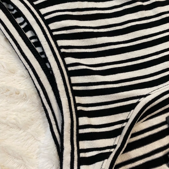 VOLCOM tank top. Size S. Black and White super soft - Picture 3 of 7